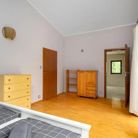 Huge - 7 Bedrooms - *