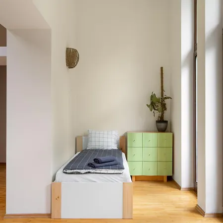 Huge - 7 Bedrooms -