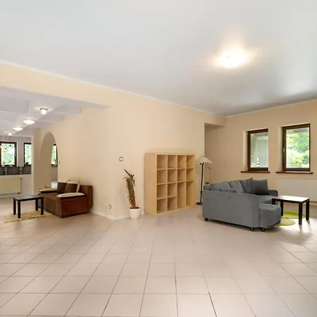 Huge - 7 Bedrooms - Casa de Férias Konstancin-Jeziorna